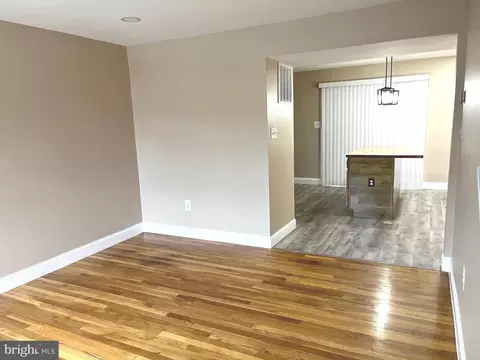 Living - 4865 Melbourne Rd, Baltimore, MD 21229 photo 2 of 3