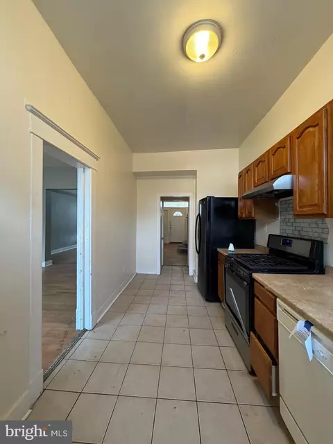 Entry Way - 3110 Garrison Blvd, Baltimore, MD 21216 photo 4 of 13