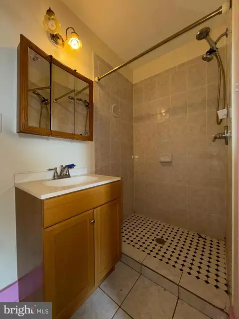 Bath - 3110 Garrison Blvd, Baltimore, MD 21216 photo 2 of 3
