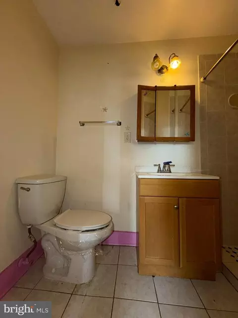 Bath - 3110 Garrison Blvd, Baltimore, MD 21216 photo 1 of 3