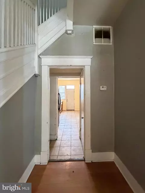 Entry Way - 3110 Garrison Blvd, Baltimore, MD 21216 photo 2 of 13