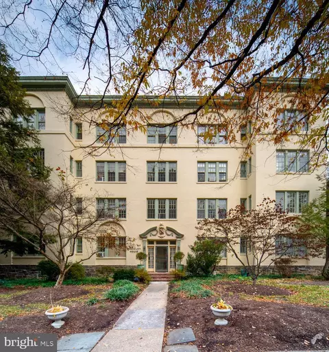 102 W 39th St #2A, Baltimore, MD 21210