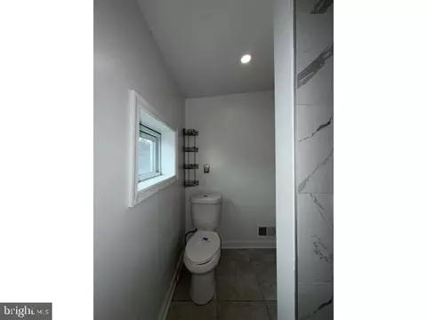 Bath - 1609 Lemmon St, Baltimore, MD 21223 photo 2 of 2