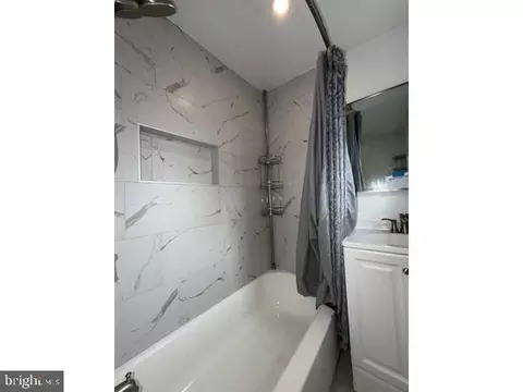 Bath - 1609 Lemmon St, Baltimore, MD 21223 photo 1 of 2