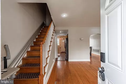 Entry Way - 3532 Cliftmont Ave, Baltimore, MD 21213 photo 1 of 6