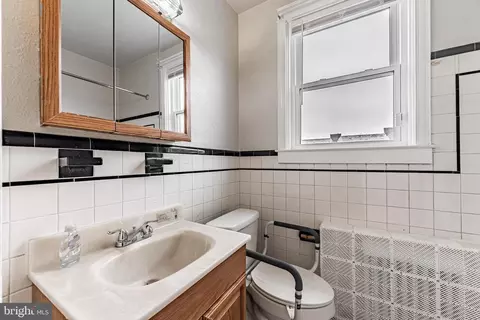 Bath - 3532 Cliftmont Ave, Baltimore, MD 21213 photo 2 of 2