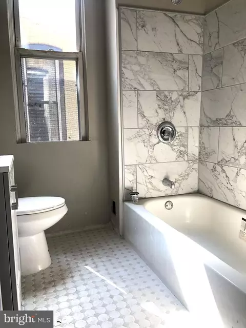 Bath - 2323 Mcculloh St, Baltimore, MD 21217 photo 1 of 2