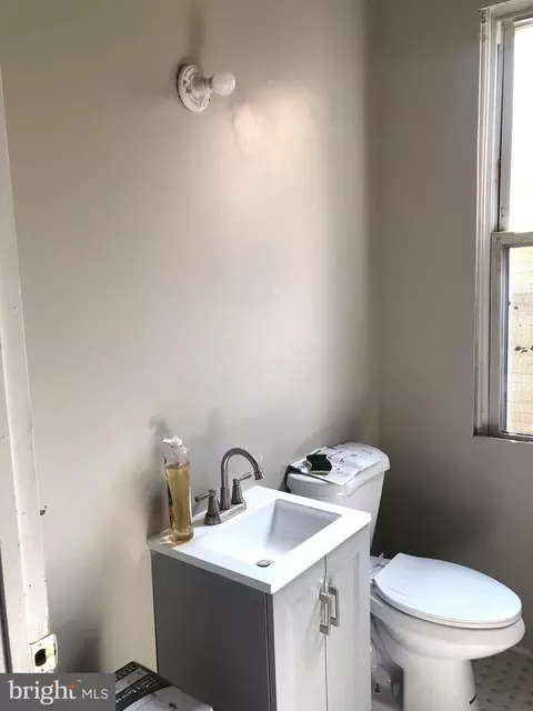 Bath - 2323 Mcculloh St, Baltimore, MD 21217 photo 2 of 2