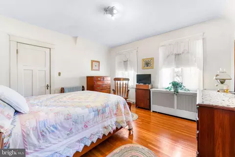 Bedroom - 2201 Pelham Ave, Baltimore, MD 21213 photo 4 of 6