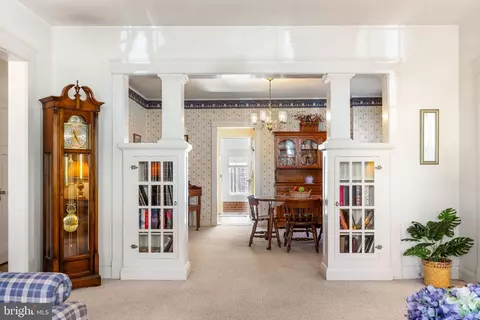 Entry Way - 2201 Pelham Ave, Baltimore, MD 21213 photo 4 of 11