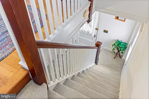 Entry Way - 2201 Pelham Ave, Baltimore, MD 21213 photo 9 of 11