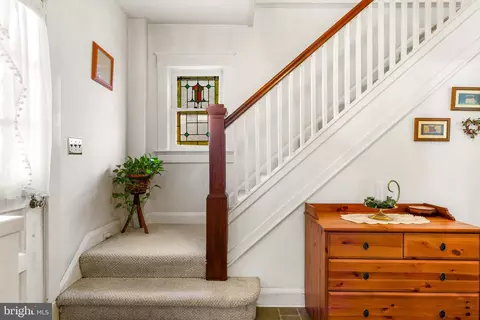 Entry Way - 2201 Pelham Ave, Baltimore, MD 21213 photo 3 of 11
