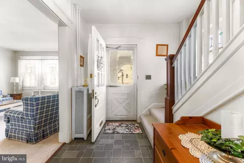 Entry Way - 2201 Pelham Ave, Baltimore, MD 21213 photo 2 of 11