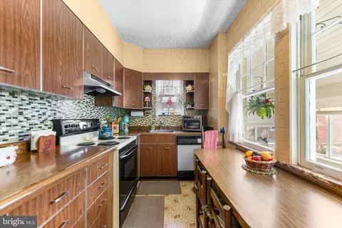 Kitchen - 2201 Pelham Ave, Baltimore, MD 21213 photo 1 of 2