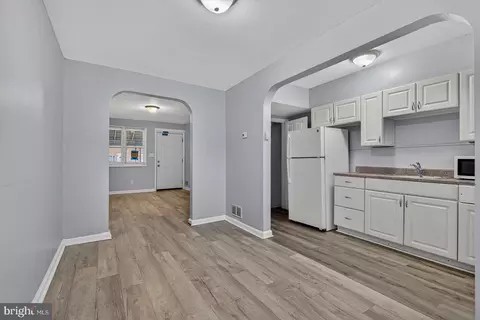 Entry Way - 4103 Colborne Rd, Baltimore, MD 21229 photo 2 of 5