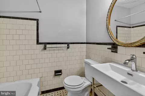 Bath - 4103 Colborne Rd, Baltimore, MD 21229 photo 1 of 1