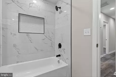 Entry Way - 1431 E Preston St, Baltimore, MD 21213 photo 3 of 6