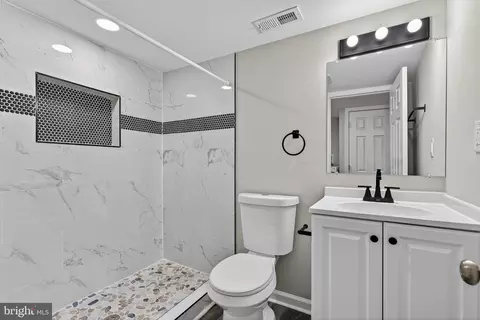 Bath - 1431 E Preston St, Baltimore, MD 21213 photo 5 of 6
