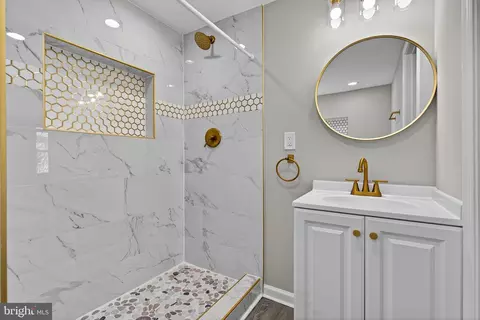 Bath - 1431 E Preston St, Baltimore, MD 21213 photo 2 of 6