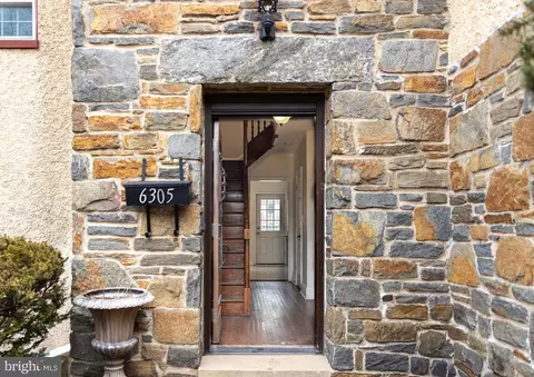 Entry Way - 6305 E Fordham Dr, Baltimore, MD 21215 photo 1 of 5