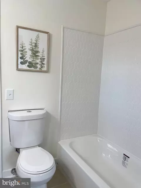 Bath - 6305 E Fordham Dr, Baltimore, MD 21215 photo 3 of 6