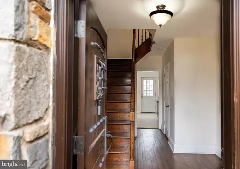 Entry Way - 6305 E Fordham Dr, Baltimore, MD 21215 photo 2 of 5