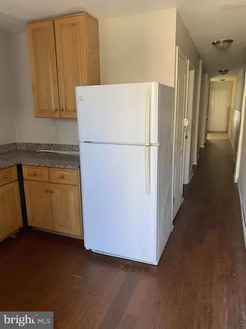 Entry Way - 802 E North Ave, Baltimore, MD 21202 photo 3 of 8