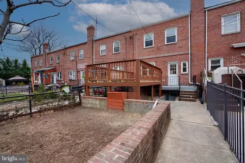 Exterior - 621 Ponca St, Baltimore, MD 21224 photo 2 of 5