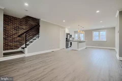 Living - 621 Ponca St, Baltimore, MD 21224 photo 3 of 6