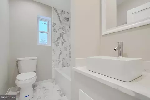 Bath - 621 Ponca St, Baltimore, MD 21224 photo 5 of 5