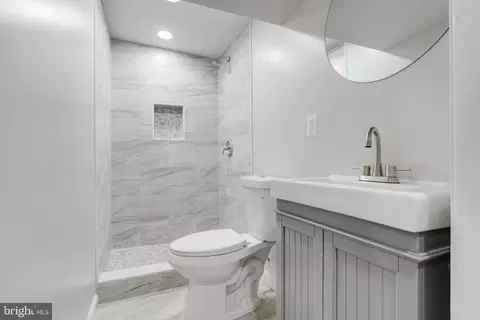 Bath - 4604 Walther Ave, Baltimore, MD 21214 photo 4 of 5