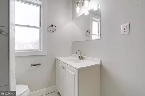 Bath - 4604 Walther Ave, Baltimore, MD 21214 photo 3 of 5