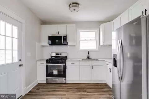 Entry Way - 4604 Walther Ave, Baltimore, MD 21214 photo 8 of 15