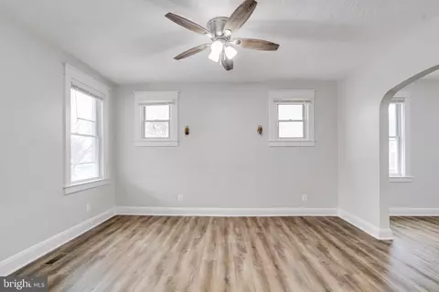 Entry Way - 4604 Walther Ave, Baltimore, MD 21214 photo 5 of 15