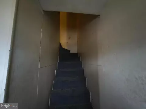 Entry Way - 3604 7th St, Baltimore, MD 21225 photo 5 of 7