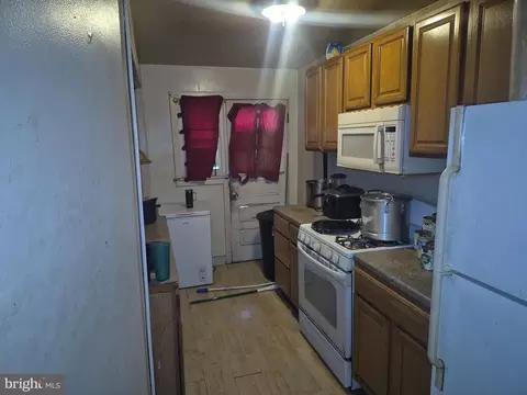 Entry Way - 3604 7th St, Baltimore, MD 21225 photo 3 of 7