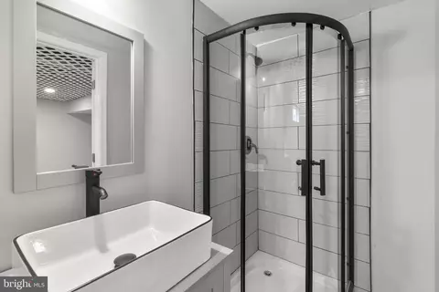 Bath - 1607 Stonewood Rd, Baltimore, MD 21239 photo 3 of 3
