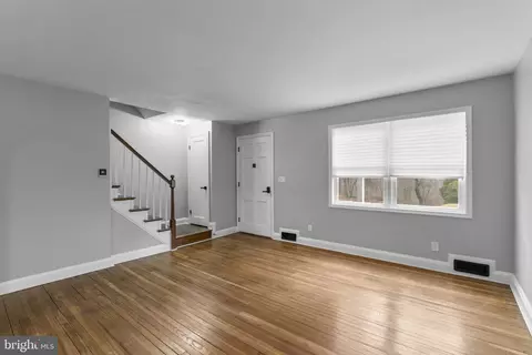 Living - 1607 Stonewood Rd, Baltimore, MD 21239 photo 3 of 9