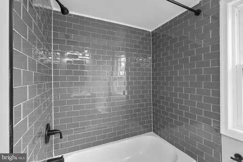 Bath - 1607 Stonewood Rd, Baltimore, MD 21239 photo 2 of 3