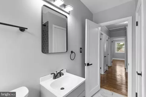 Entry Way - 1607 Stonewood Rd, Baltimore, MD 21239 photo 3 of 4