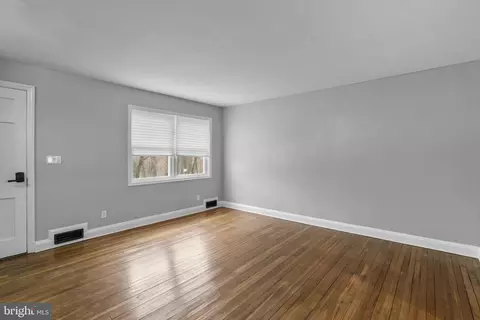 Living - 1607 Stonewood Rd, Baltimore, MD 21239 photo 2 of 9
