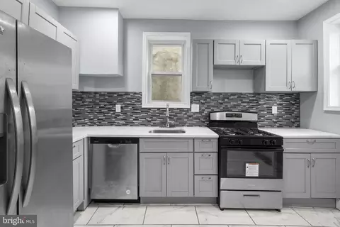 Entry Way - 1217 E Oliver St, Baltimore, MD 21202 photo 3 of 10