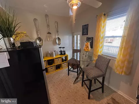 Dining - 5303 Hamlin Ave, Baltimore, MD 21215 photo 2 of 2