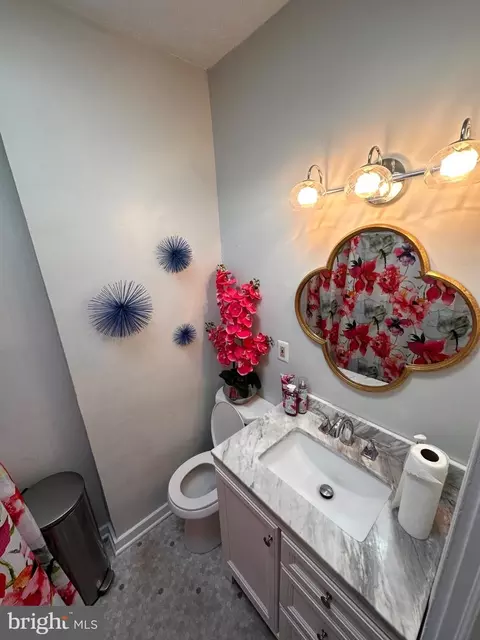Bath - 5303 Hamlin Ave, Baltimore, MD 21215 photo 1 of 2