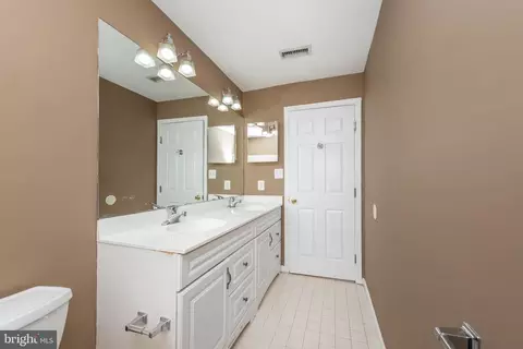 Entry Way - 4021 Barrington Rd, Gwynn Oak, MD 21207 photo 5 of 6