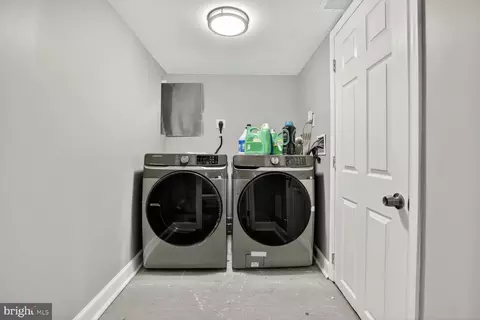 1502 E Hoffman St, Baltimore, MD 21213 photo 25