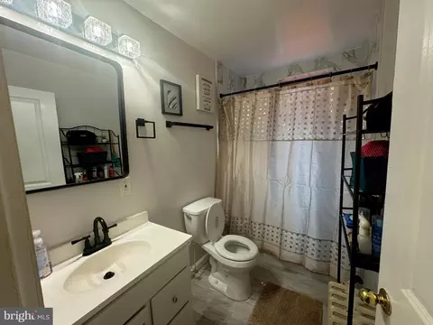 Bath - 3123 Shannon Dr, Baltimore, MD 21213 photo 2 of 3
