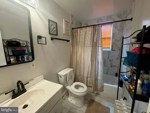Bath - 3123 Shannon Dr, Baltimore, MD 21213 photo 3 of 3