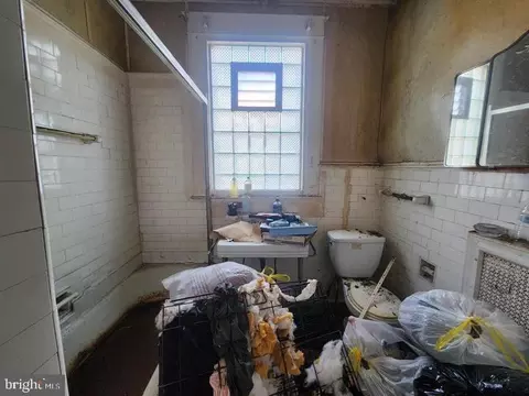 Bath - 3307 Fairview Ave, Baltimore, MD 21216 photo 1 of 1