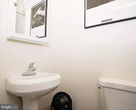 Bath - 4333 Glenmore Ave, Baltimore, MD 21206 photo 1 of 3